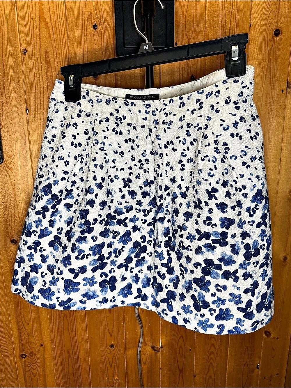 Banana Republic Floral Mini Skirt in White & Blue Size 0 Like New